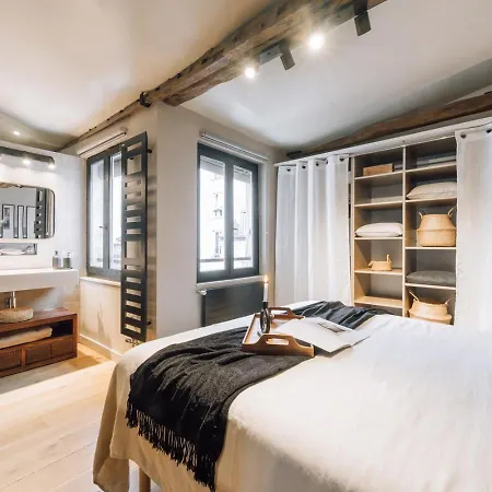 Aretha - 1 Dans Le Marais. Paris